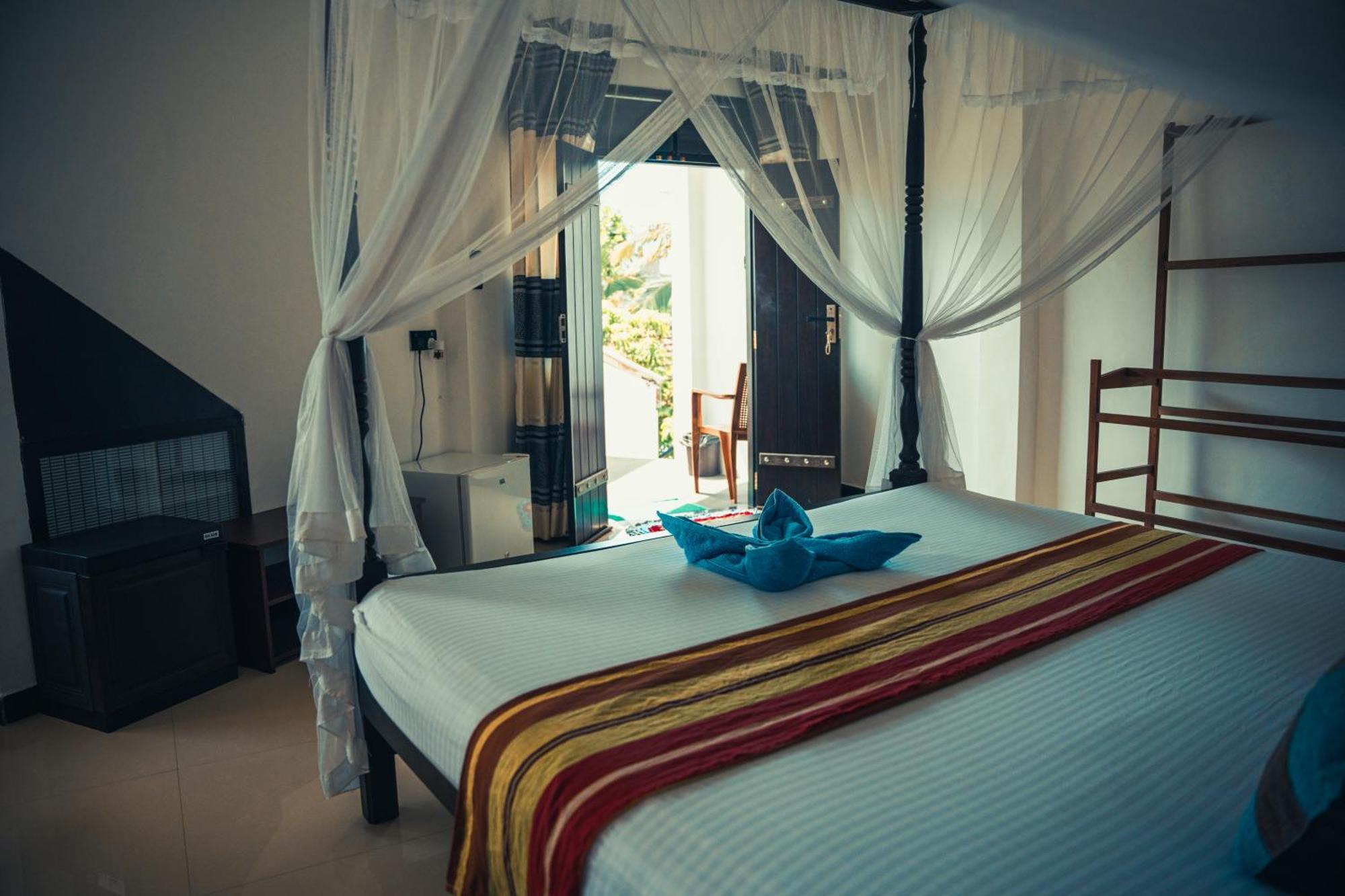 Bisandu Guesthouse Mirissa Ngoại thất bức ảnh